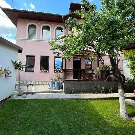 Apartments Music And Garden Sarajevo Eksteriør billede