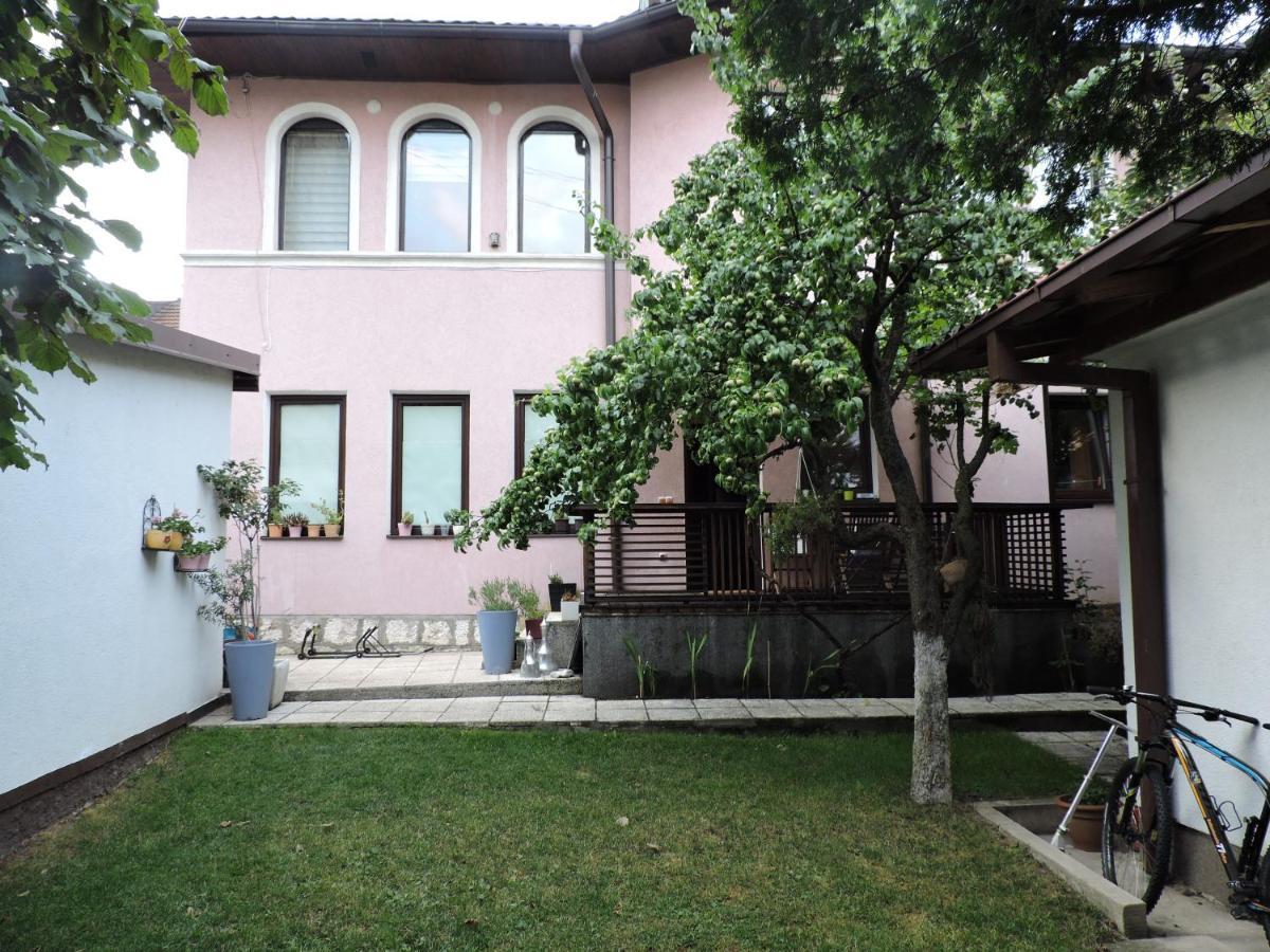 Apartments Music And Garden Sarajevo Eksteriør billede